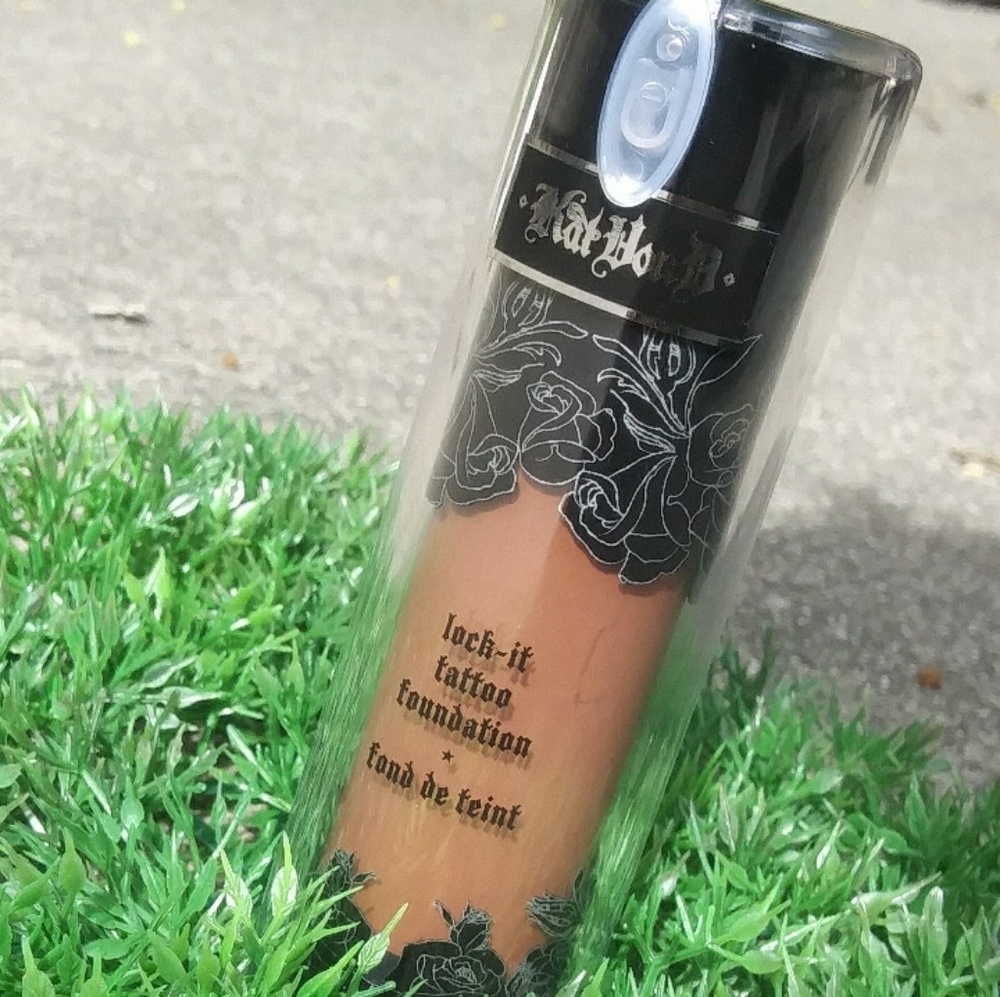NWOT KAT VON D- Lock it Tattoo Foundation